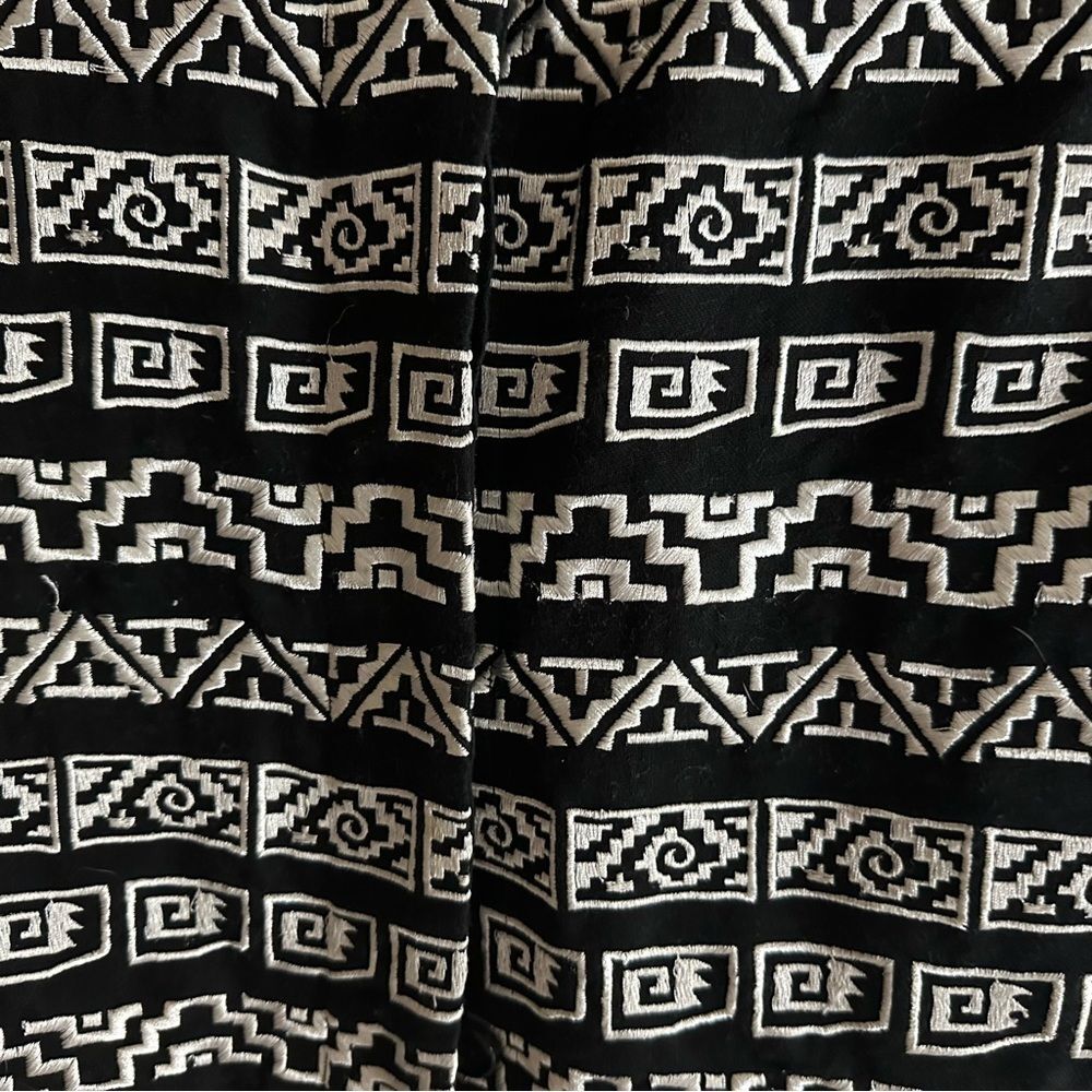 Chico's Geometric Black & White Aztec Embroidered Tribal Jacket Size Size 1 Med - Picture 7 of 10